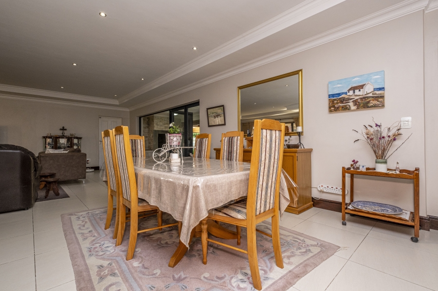 5 Bedroom Property for Sale in Sonkring Western Cape